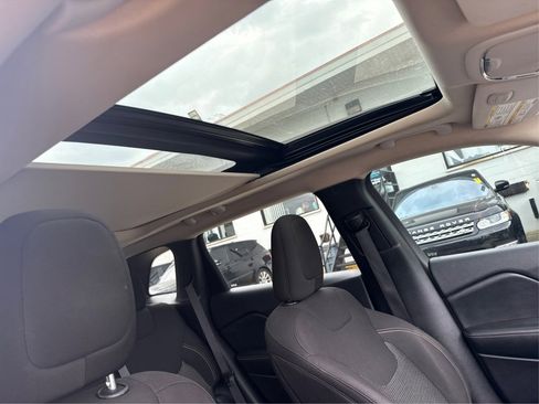 Used 2017 Jeep Cherokee 75th Anniversary image 13