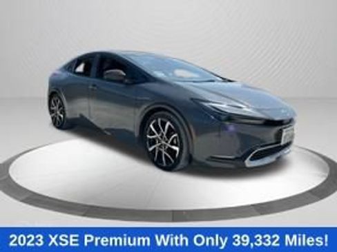 Used 2023 Toyota Prius Prime Premium FWD image 3
