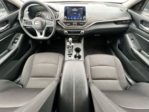 Used 2025 Nissan Altima 2.5 SV image 15