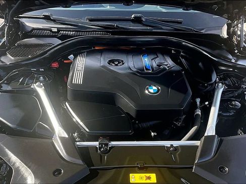 Used 2023 BMW 530e xDrive 530e iPerformance w/ Premium Package image 10