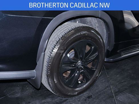 Used 2023 Toyota Highlander XLE image 14