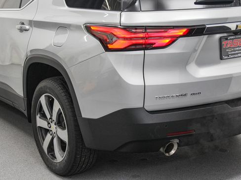 Used 2022 Chevrolet Traverse LT w/ LT Premium Package AWD/4WD image 9