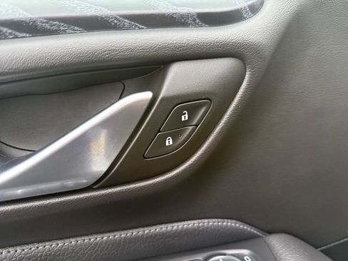 Used 2022 GMC Yukon XL Denali image 11