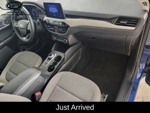 Used 2022 Ford Escape SE w/ Cold Weather Package FWD image 18