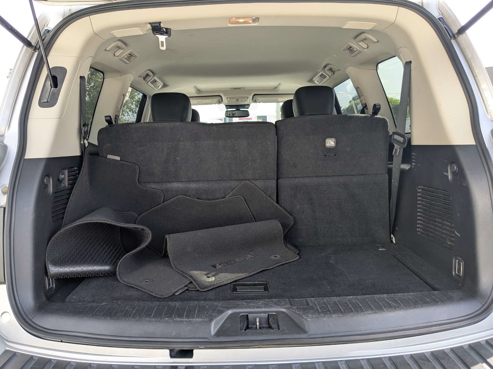 Used 2024 Nissan Armada SL w/ Captain's Chairs Package RWD image 13