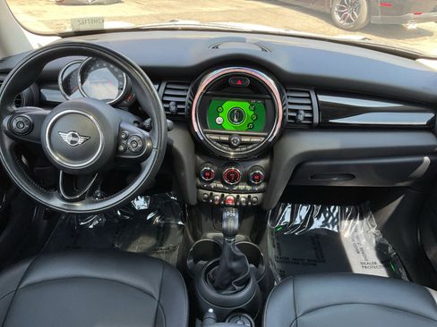 Used 2019 MINI Cooper 2-Door Hardtop image 16