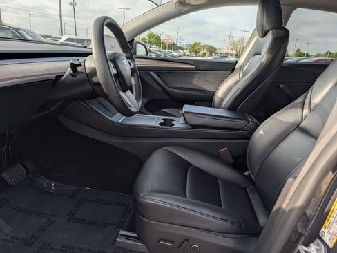 Used 2024 Tesla Model Y Long Range image 24