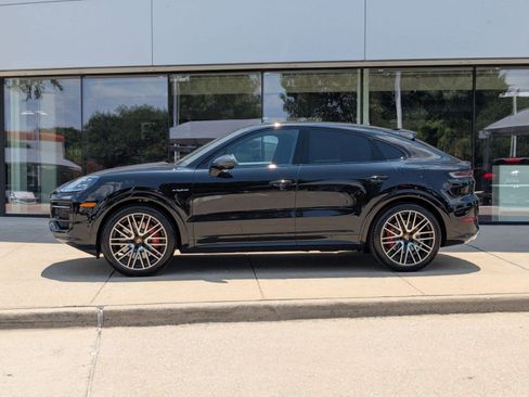 New 2025 Porsche Cayenne S image 2