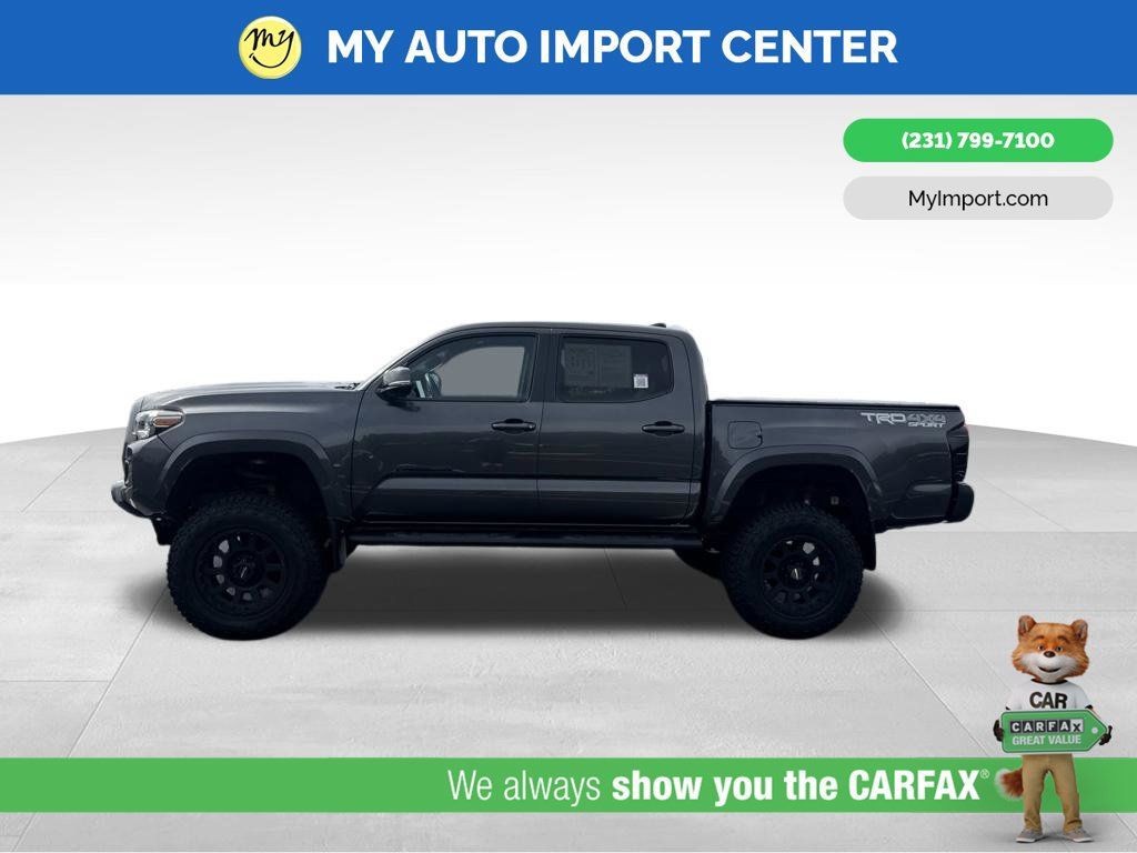 Used 2018 Toyota Tacoma TRD Sport AWD/4WD image 4