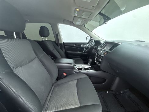 Used 2020 Nissan Pathfinder SV image 14