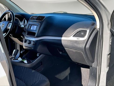 Used 2020 Dodge Journey SE w/ SE Popular Equipment Group image 25