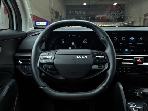 Used 2026 Kia Sportage LX FWD image 32