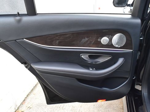 Used 2019 Mercedes-Benz E 300 image 28