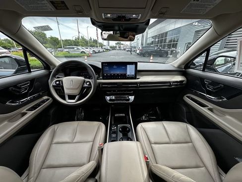 Certified 2023 Lincoln Corsair AWD w/ Equipment Group 101A image 3