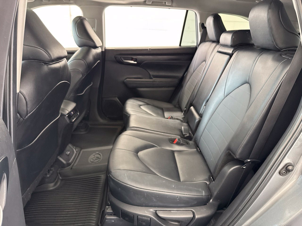 Used 2025 Toyota Highlander XLE AWD/4WD image 40