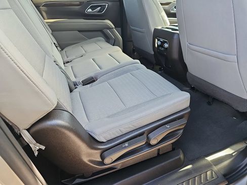 Used 2022 GMC Yukon XL SLE w/ Gmc Pro Safety Plus Package RWD image 15