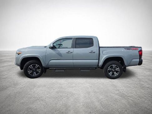 Used 2019 Toyota Tacoma TRD Sport AWD/4WD image 5