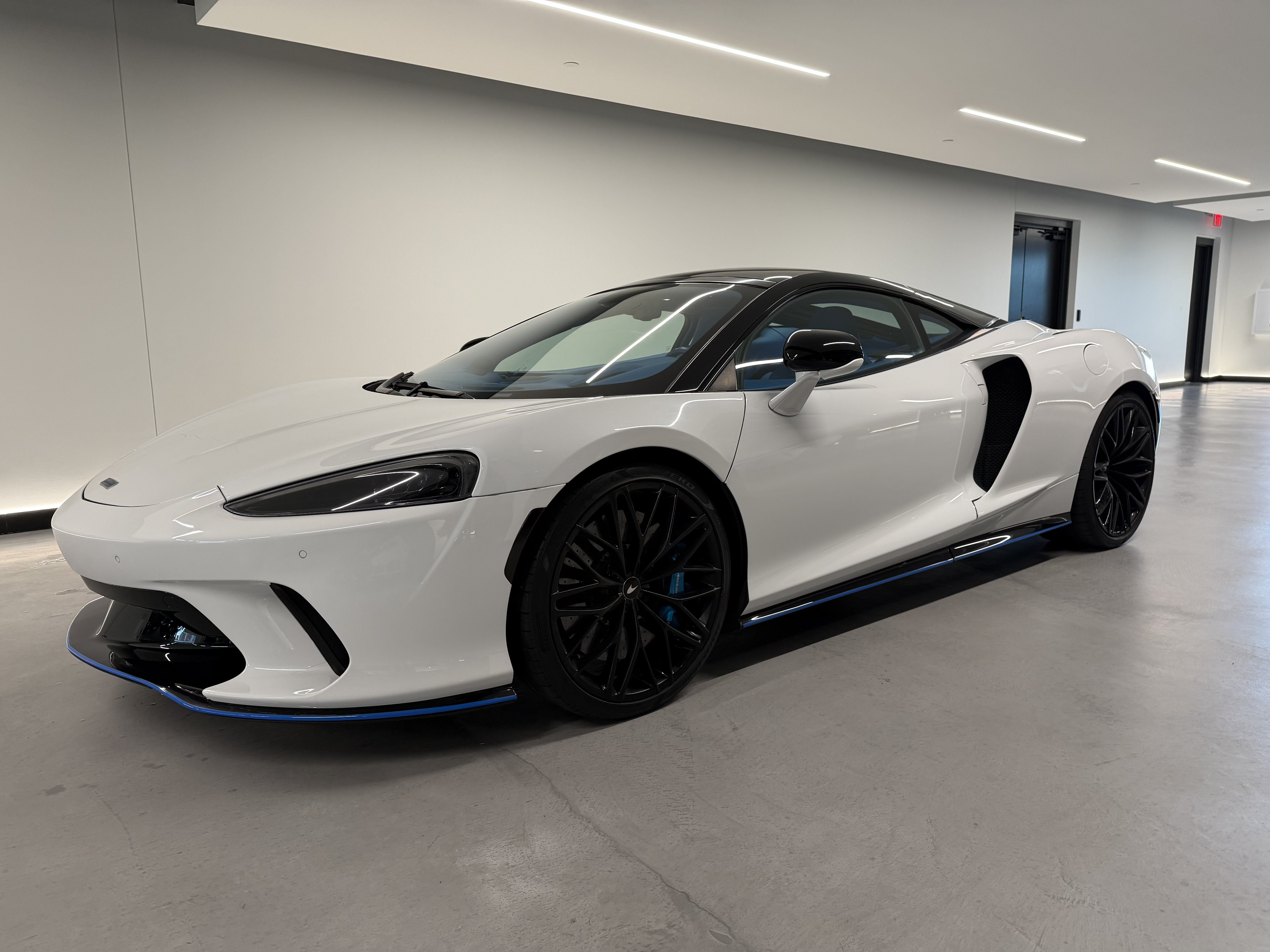 Used 2023 McLaren GT RWD image 7