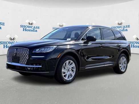 Used 2023 Lincoln Corsair AWD image 2