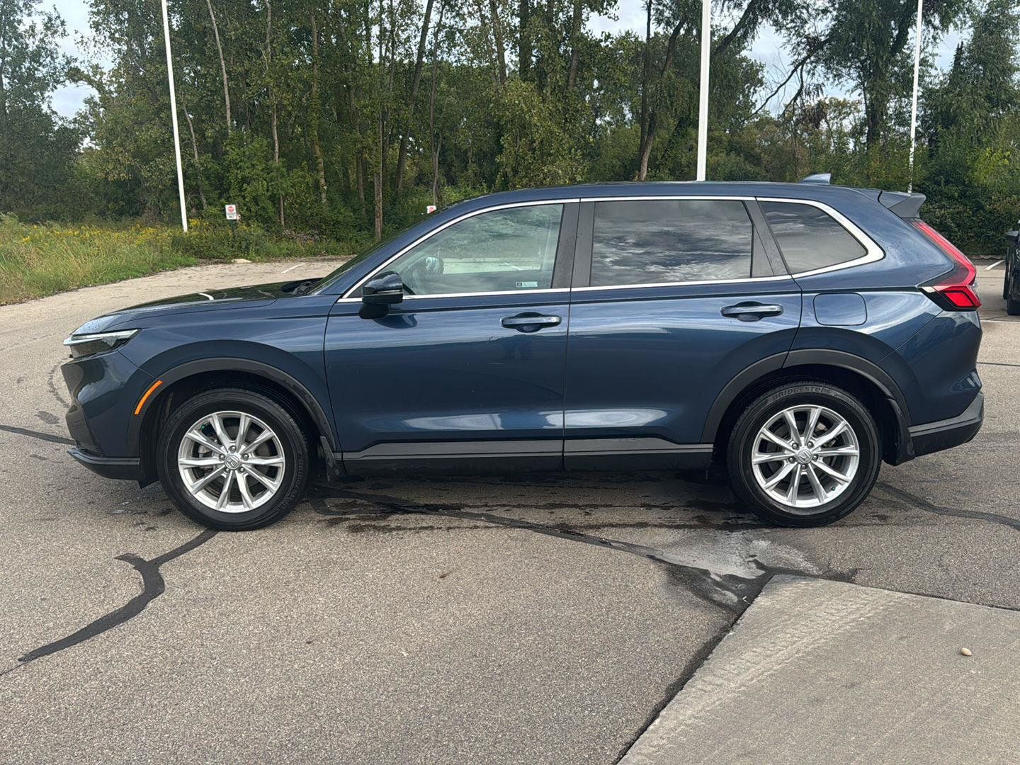 Used 2024 Honda CR-V EX image 2