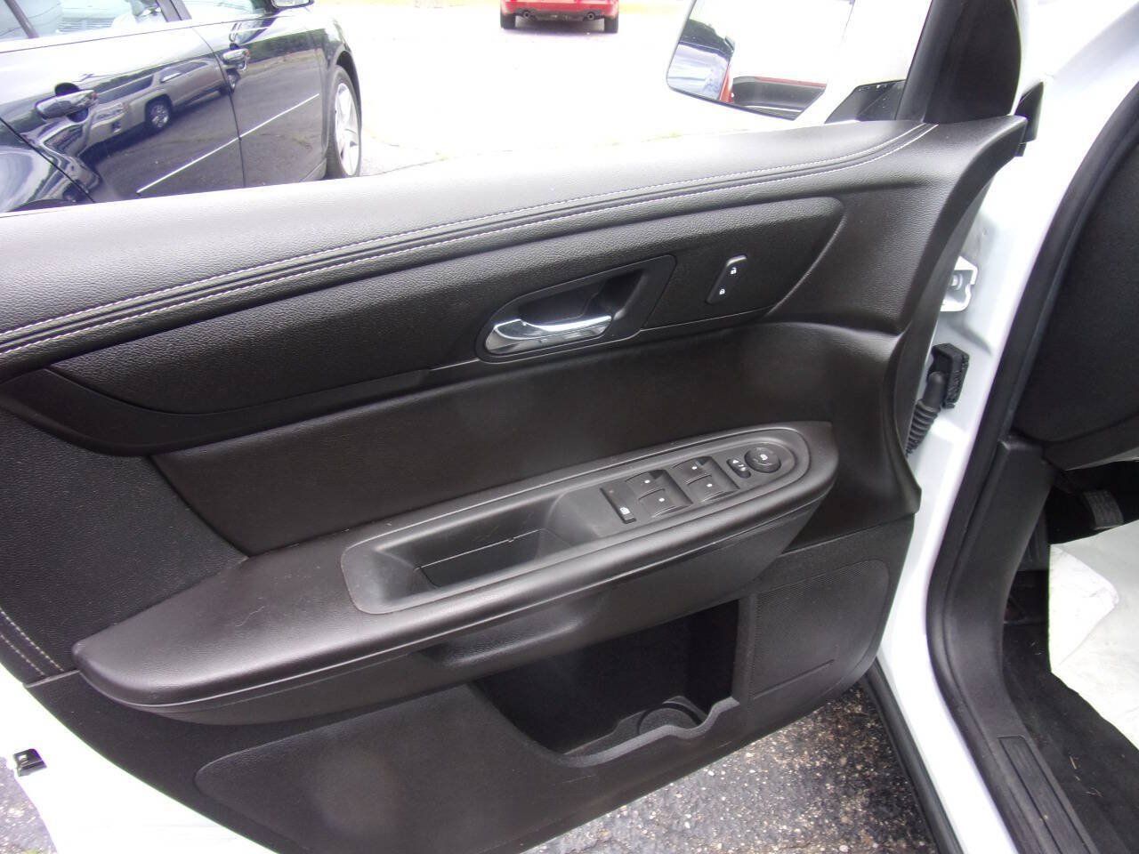 Used 2017 Chevrolet Traverse LT w/ Style and Technology Package AWD/4WD image 24