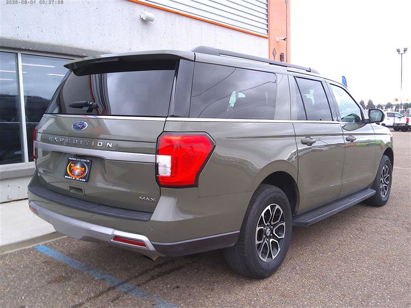 Used 2024 Ford Expedition Max XLT AWD/4WD image 3