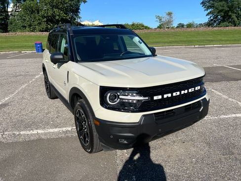 Used 2025 Ford Bronco Sport Outer Banks w/ Outer Banks Tech Package+ AWD/4WD image 2