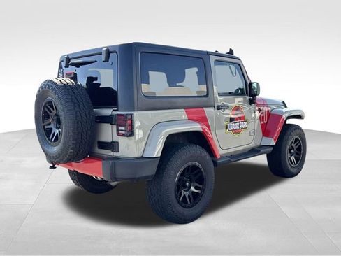 Used 2017 Jeep Wrangler Sahara w/ Connectivity Group AWD/4WD image 5