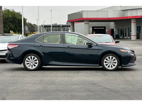 Used 2018 Toyota Camry LE w/ Convenience Package FWD image 3