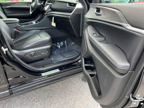 New 2025 Jeep Grand Cherokee Limited w/ Black Appearance Package image 31