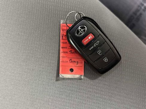 Used 2022 Toyota Tundra SR5 w/ SR5 Convenience Package image 31