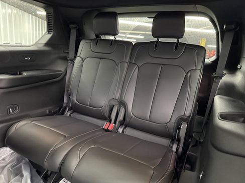 Used 2025 Jeep Grand Cherokee L Limited image 12