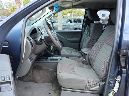 Used 2016 Nissan Frontier SV image 7