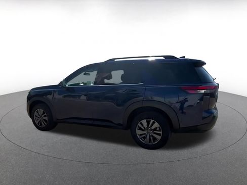 Used 2025 Nissan Pathfinder SV AWD/4WD image 10