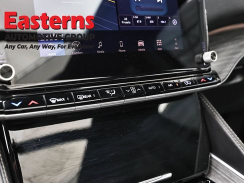 Used 2024 Jeep Wagoneer Series III w/ Premium Group I AWD/4WD image 20