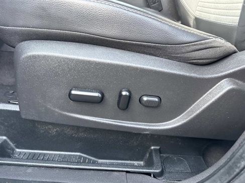 Used 2019 Ford Escape SE image 10