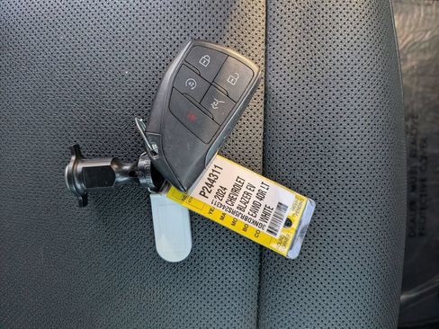 Used 2024 Chevrolet Blazer EV LT AWD/4WD image 35