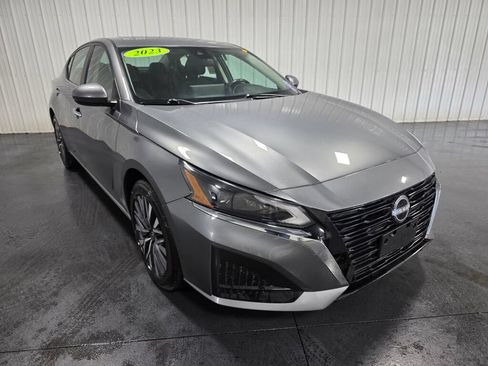 Used 2023 Nissan Altima 2.5 SV w/ SV Premium Package AWD/4WD image 2