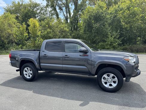 Used 2020 Toyota Tacoma SR5 image 19