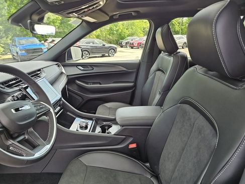 New 2025 Jeep Grand Cherokee L Altitude image 26