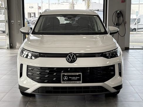 Used 2025 Volkswagen Tiguan SE image 9