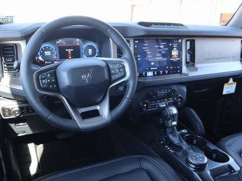 New 2025 Ford Bronco Outer Banks w/ Sasquatch Package image 2