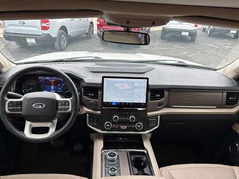 Used 2023 Ford Expedition Limited image 31