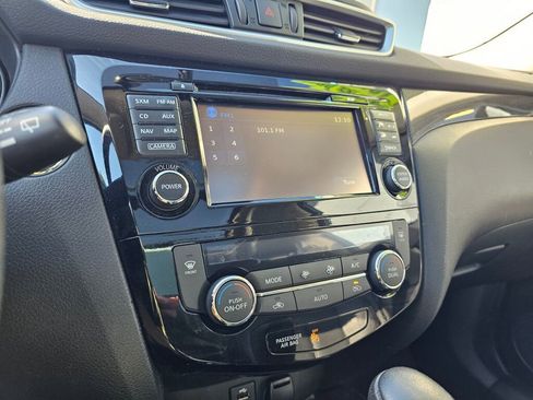 Used 2016 Nissan Rogue SL image 30