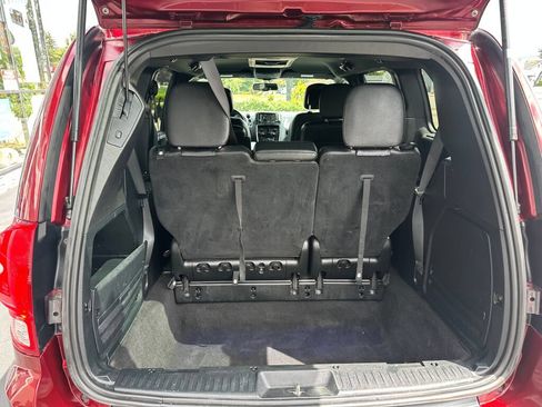 Used 2017 Dodge Grand Caravan SXT w/ Driver Convenience Group FWD image 14