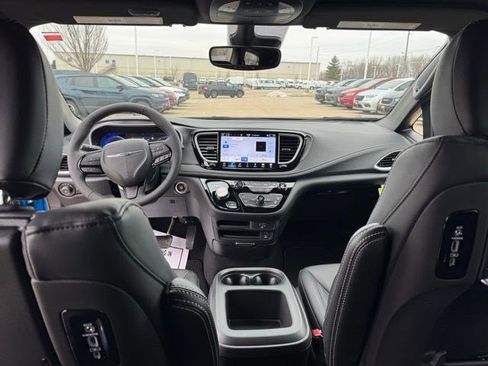 New 2026 Chrysler Pacifica Select FWD image 28