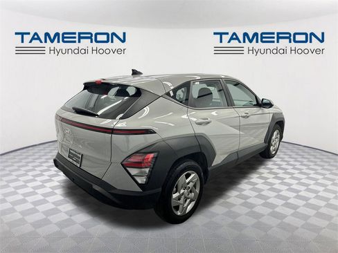 Used 2024 Hyundai Kona SE image 5