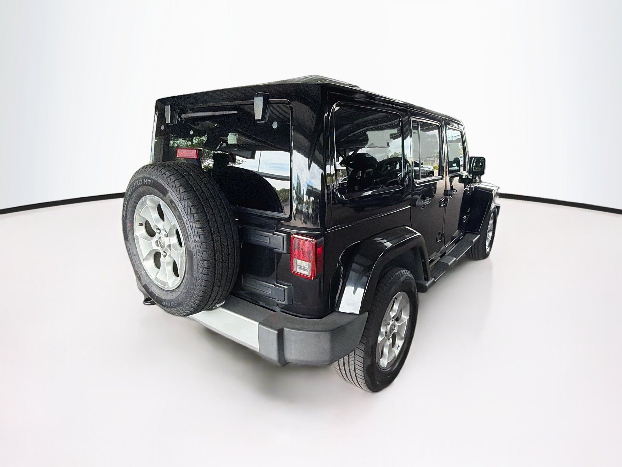 Used 2013 Jeep Wrangler Unlimited Sahara w/ Connectivity Group AWD/4WD image 9