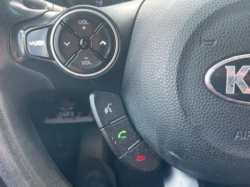 Used 2018 Kia Soul FWD image 19