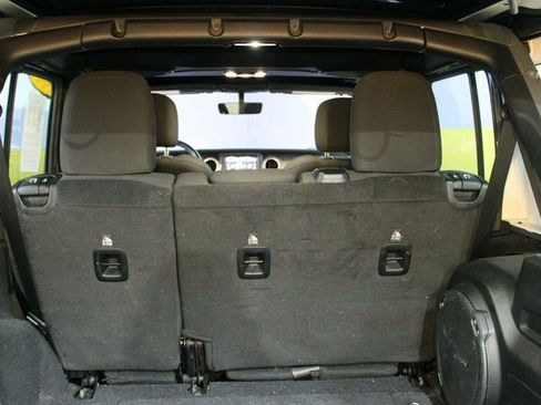 Used 2019 Jeep Wrangler Unlimited Sahara w/ Uconnect 4C Nav & Sound Group image 14